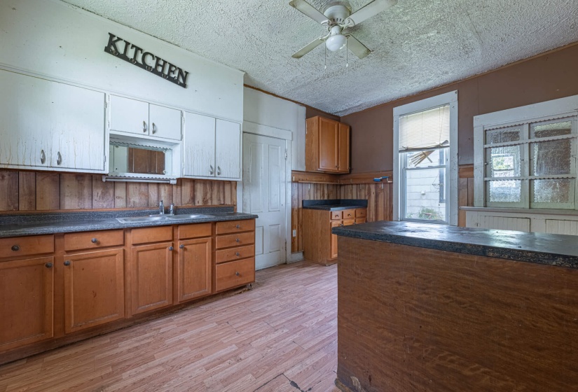 1322 Linden-12