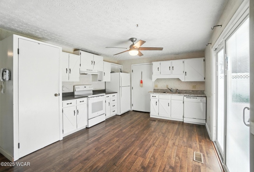 801 Daisy Drive, Wapakoneta, Ohio, 3 Bedrooms Bedrooms, ,2 BathroomsBathrooms,Residential,For Sale,Daisy,307487