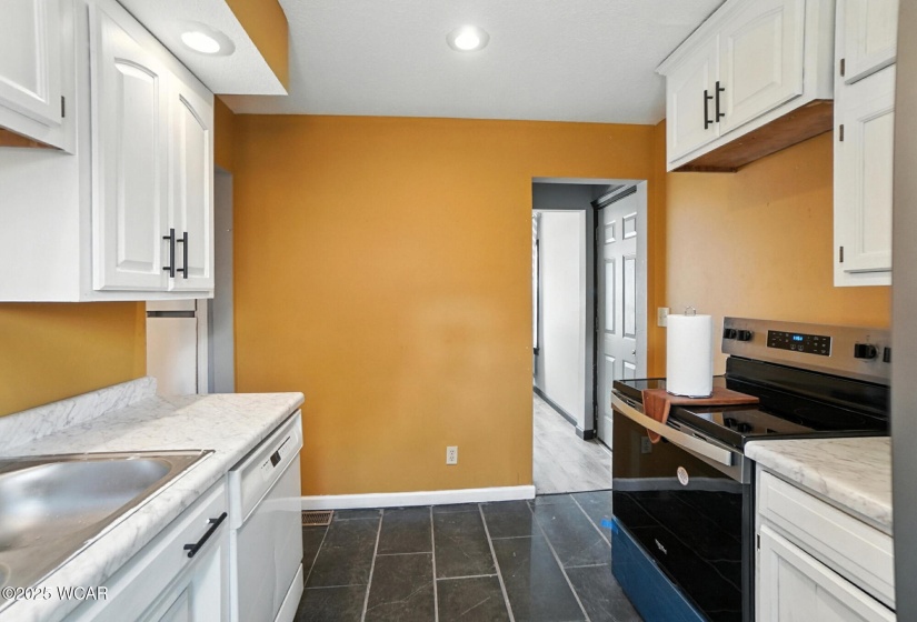 1919 HIllcrest Drive, Lima, Ohio, 2 Bedrooms Bedrooms, ,1 BathroomBathrooms,Residential,For Sale,HIllcrest,307491