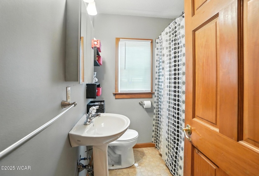 1919 HIllcrest Drive, Lima, Ohio, 2 Bedrooms Bedrooms, ,1 BathroomBathrooms,Residential,For Sale,HIllcrest,307491
