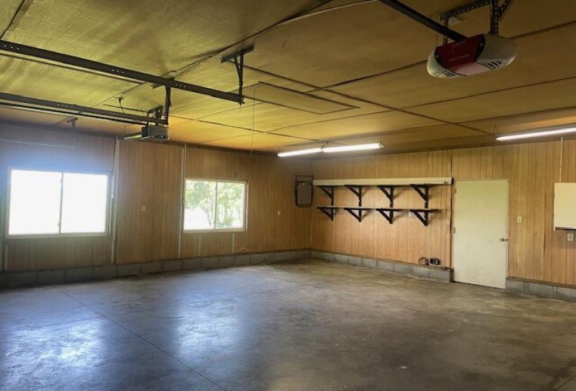 3 car att garage (2)