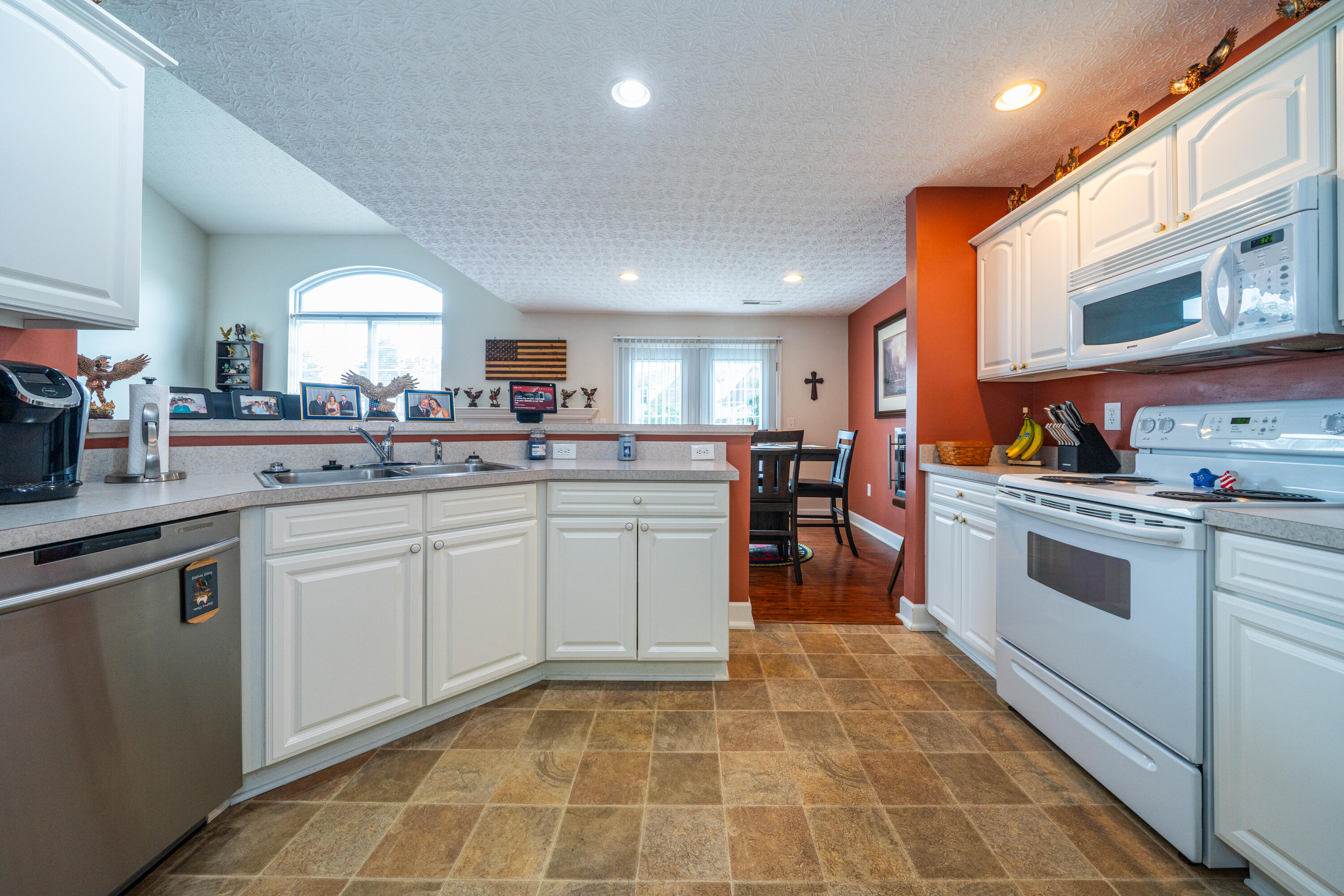 6991 Salon Circle, Huber Heights, Ohio 45424