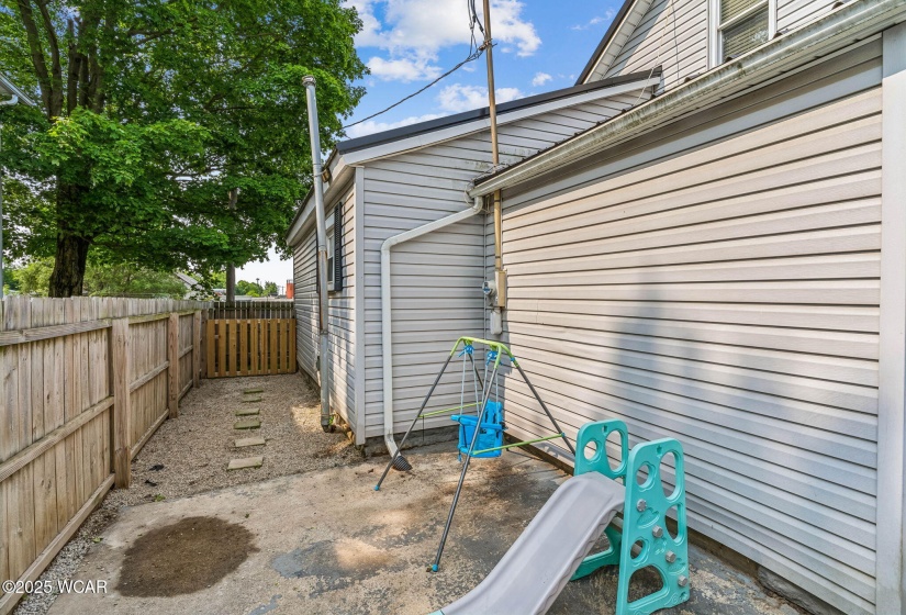 408 Vine Street, Kenton, Ohio, 2 Bedrooms Bedrooms, ,1 BathroomBathrooms,Residential,For Sale,Vine,307544