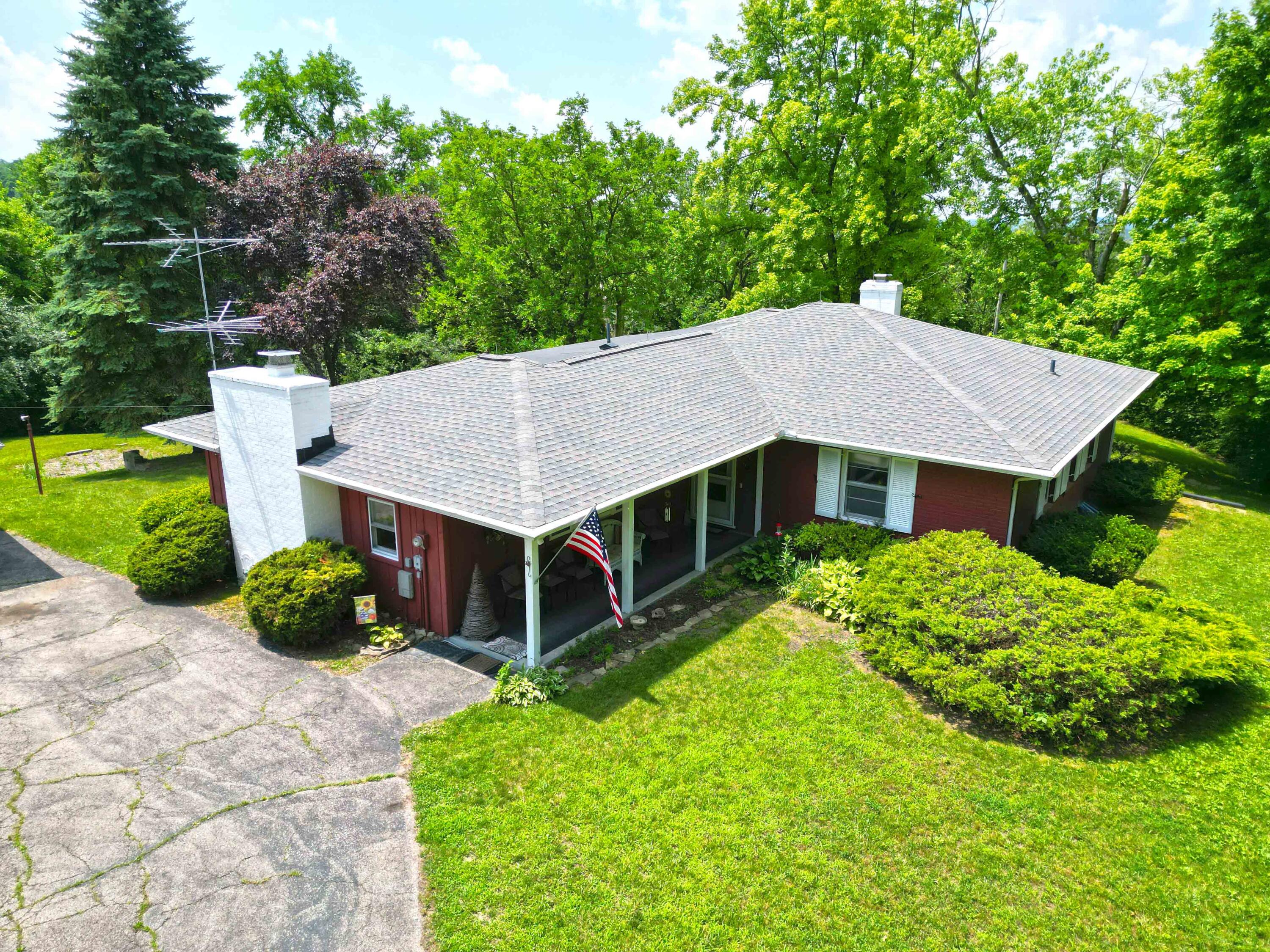 851 County Line Road, Springfield, Ohio 45502