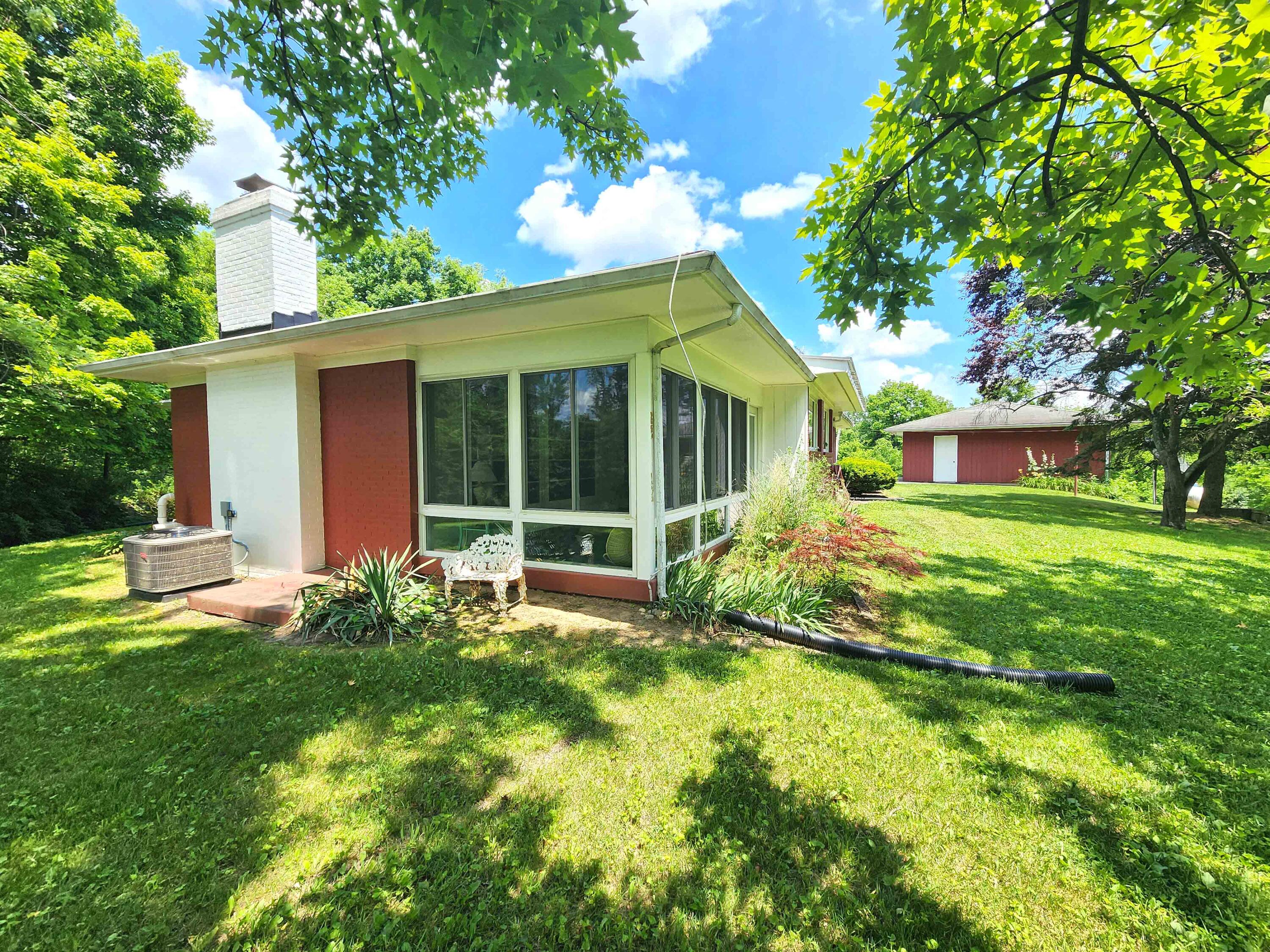 851 County Line Road, Springfield, Ohio 45502