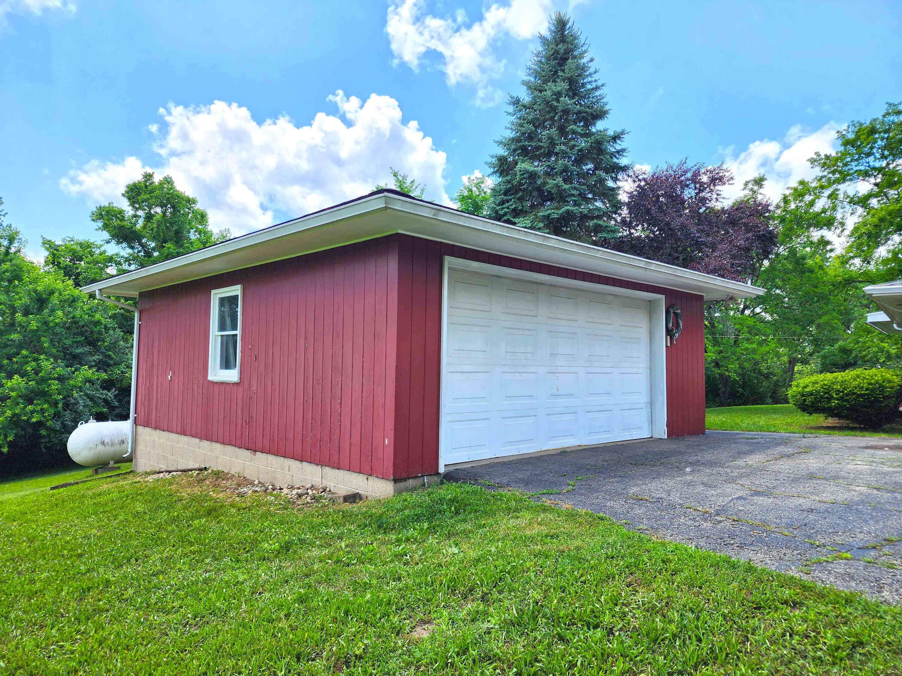 851 County Line Road, Springfield, Ohio 45502