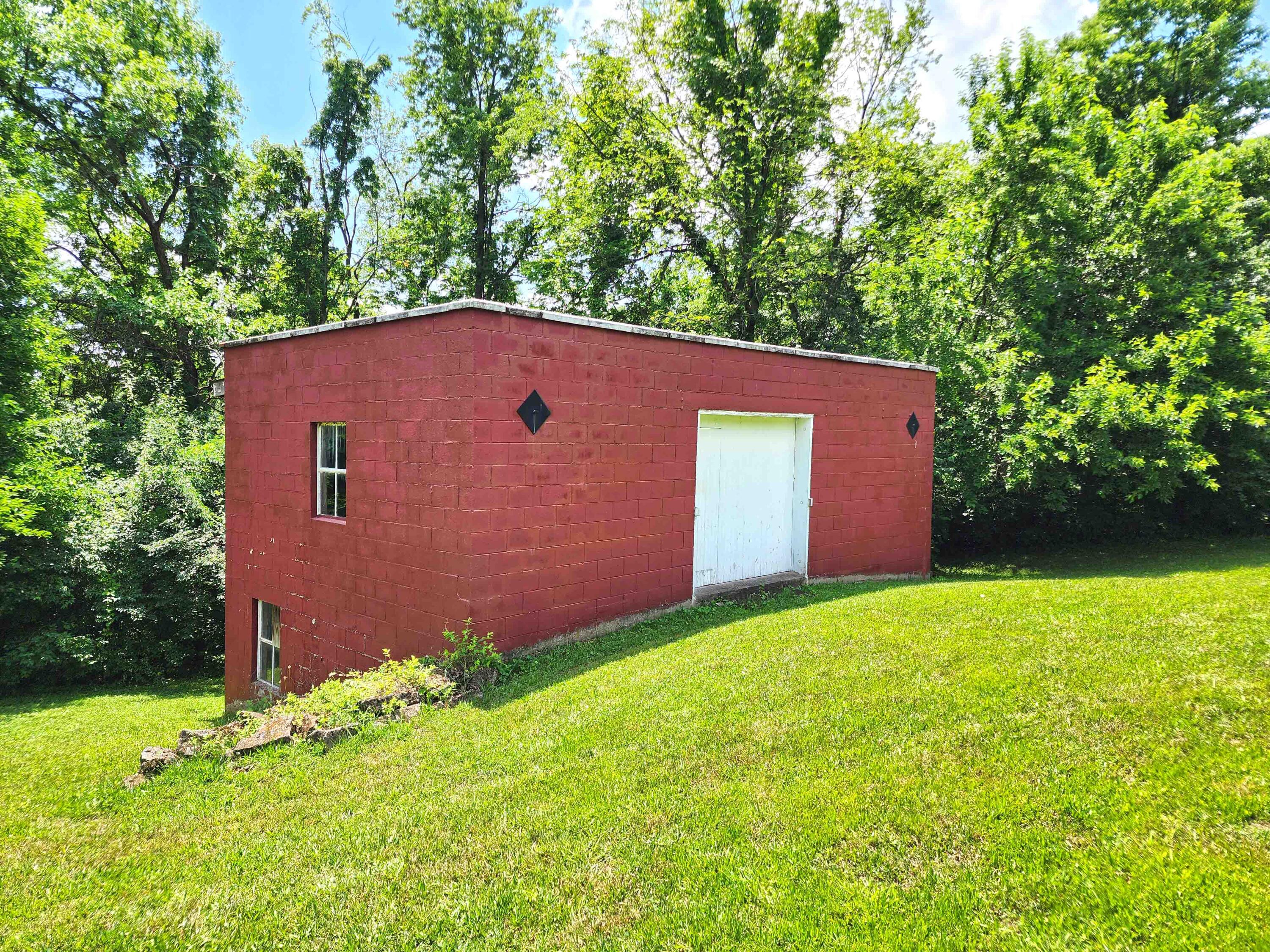 851 County Line Road, Springfield, Ohio 45502