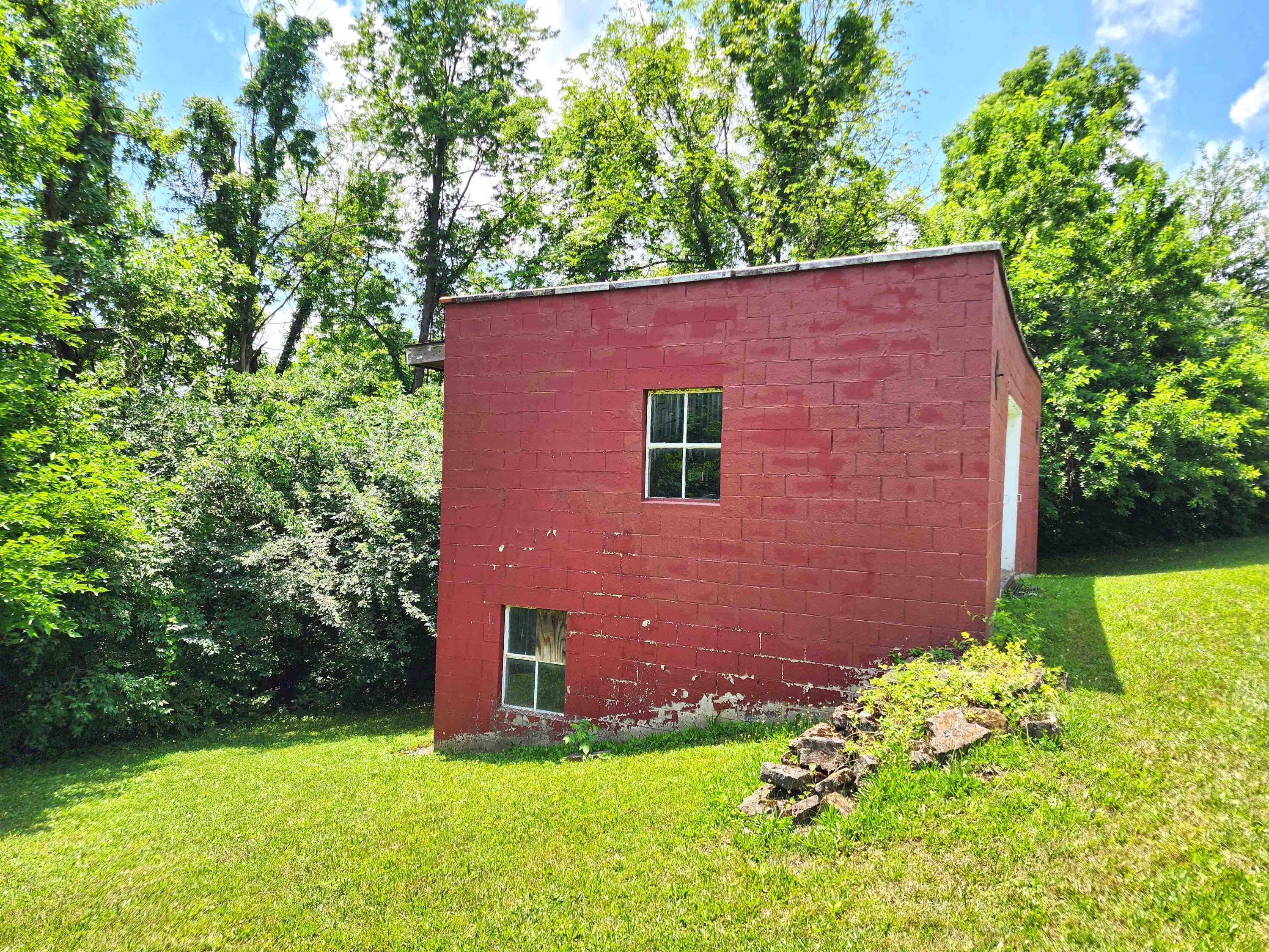851 County Line Road, Springfield, Ohio 45502