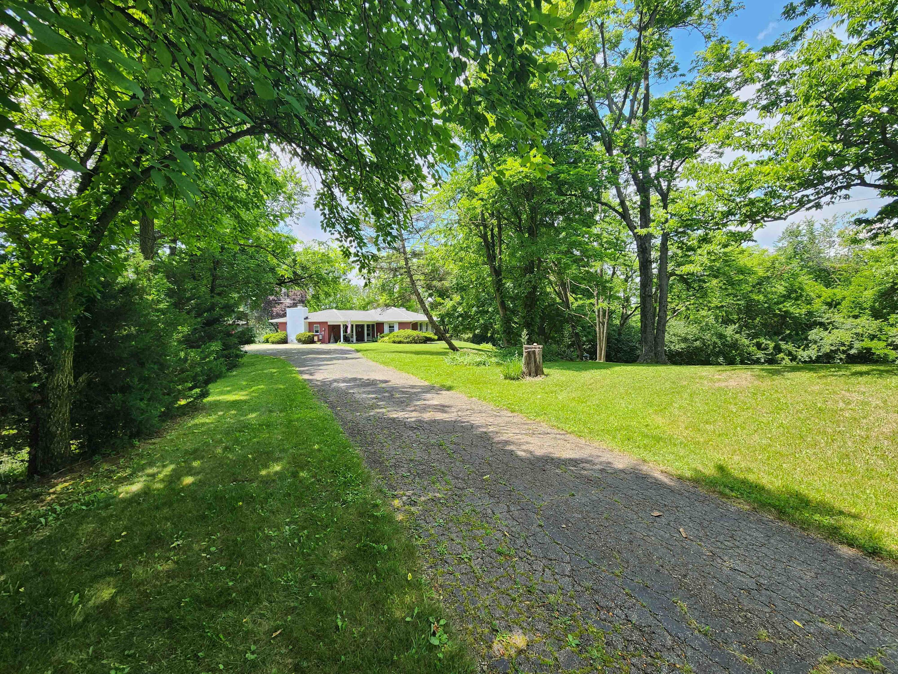 851 County Line Road, Springfield, Ohio 45502