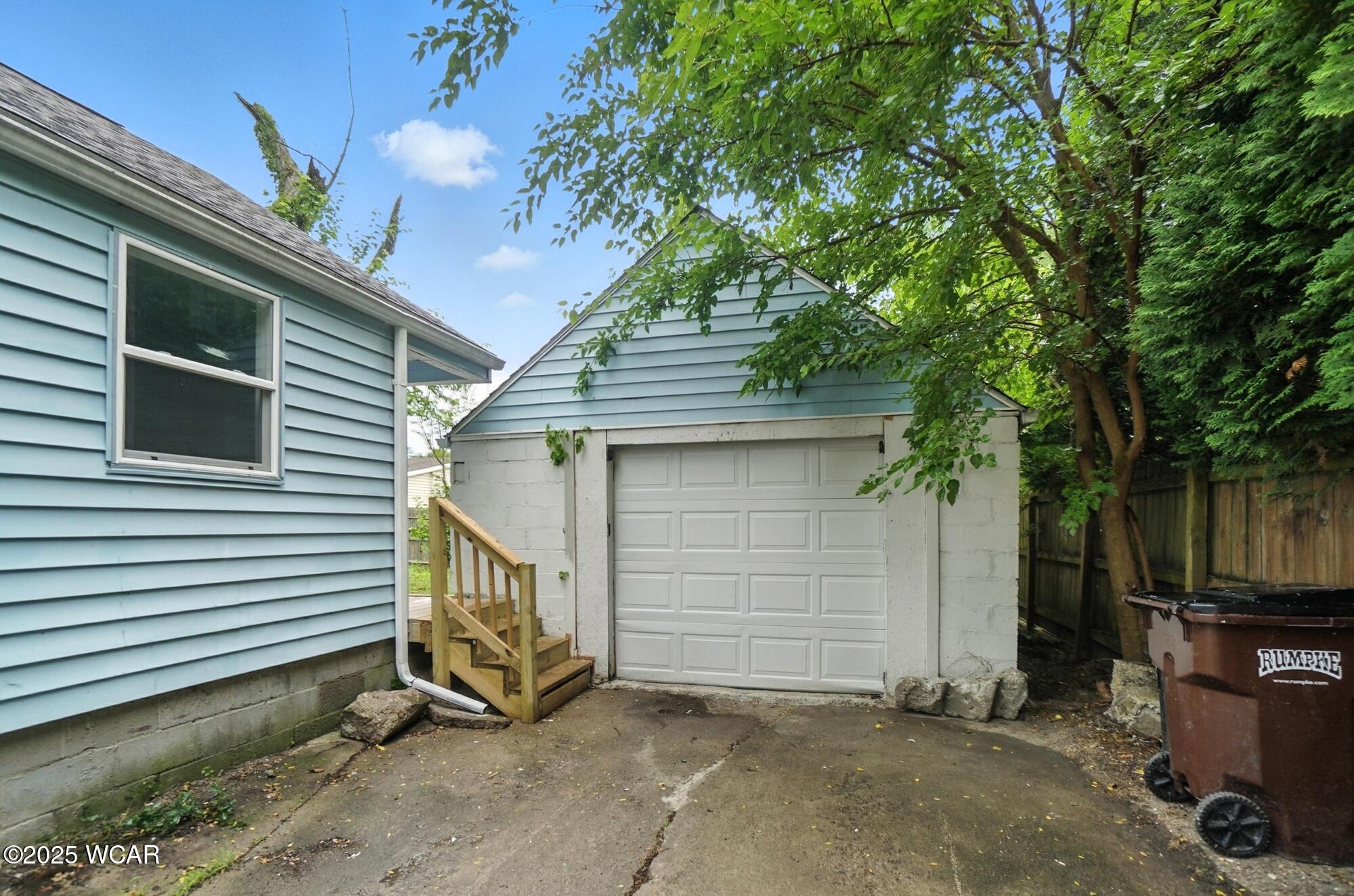 906 Daniels Avenue, Lima, Ohio