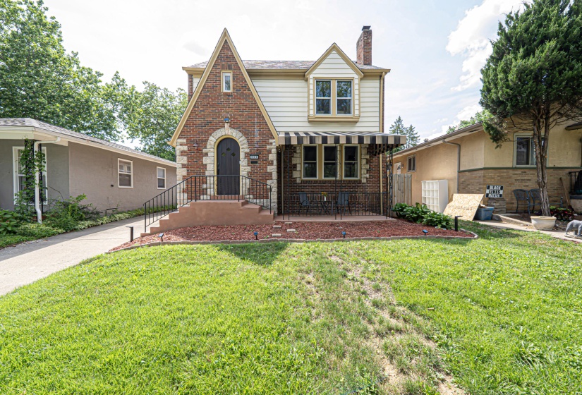 front of house2