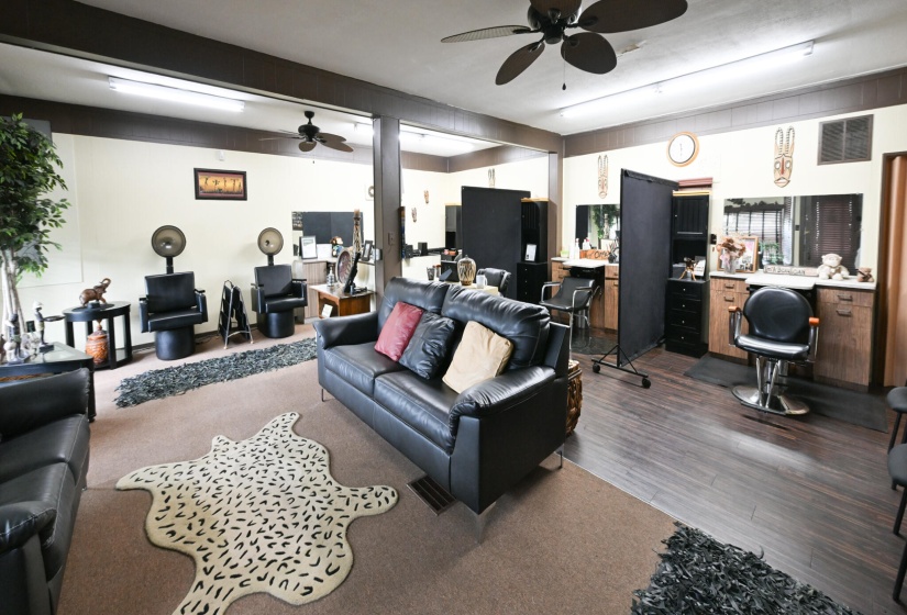 Salon Room