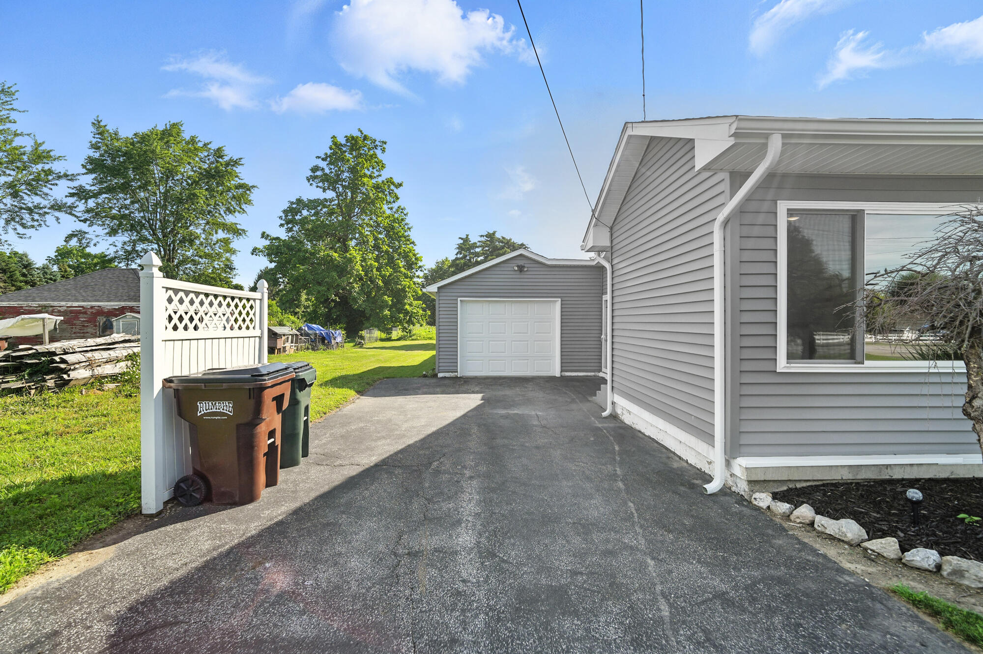 628 State Route 571, Union City, Ohio 45390