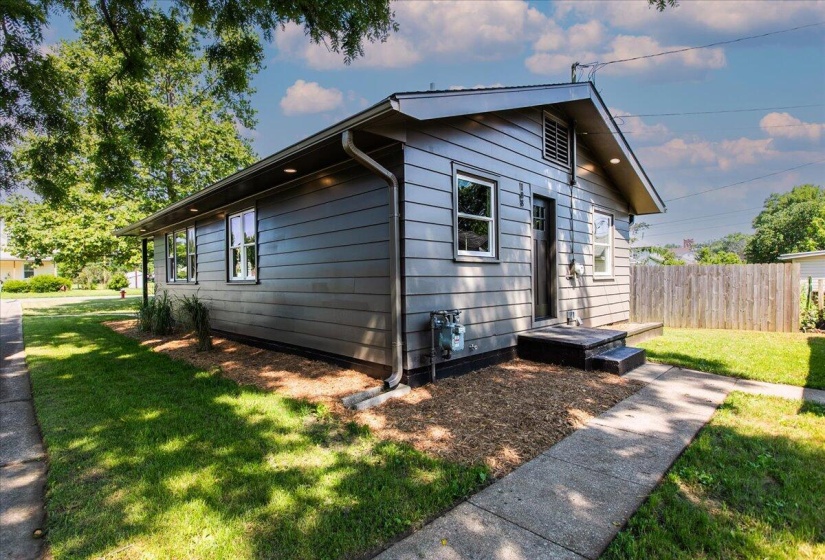 04-Side Yard