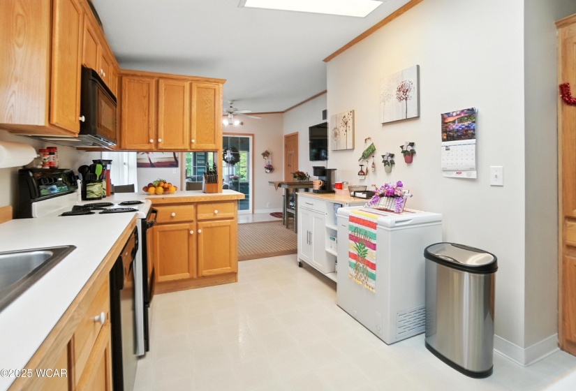 596 Lakeridge Drive, Lima, Ohio, 3 Bedrooms Bedrooms, ,2 BathroomsBathrooms,Residential,For Sale,Lakeridge,307600