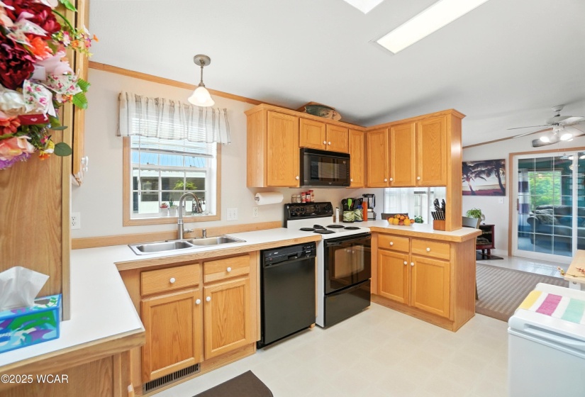 596 Lakeridge Drive, Lima, Ohio, 3 Bedrooms Bedrooms, ,2 BathroomsBathrooms,Residential,For Sale,Lakeridge,307600