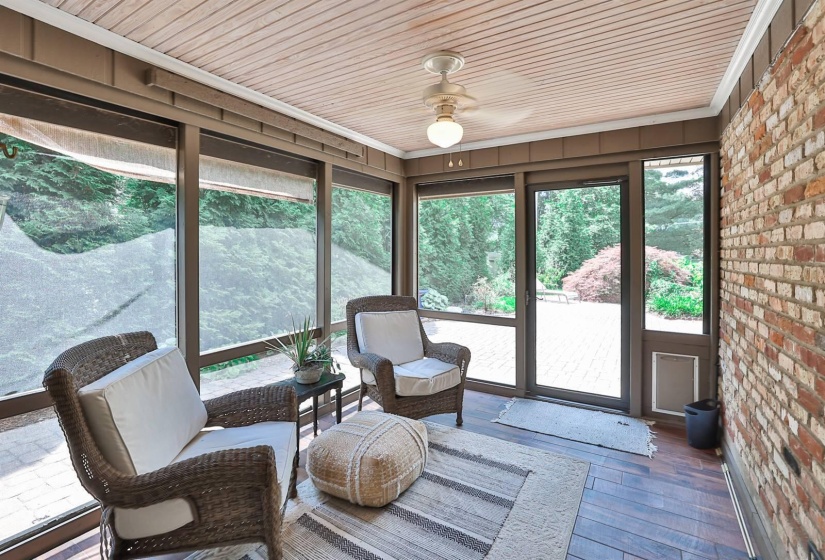 033-Enclosed-Porch