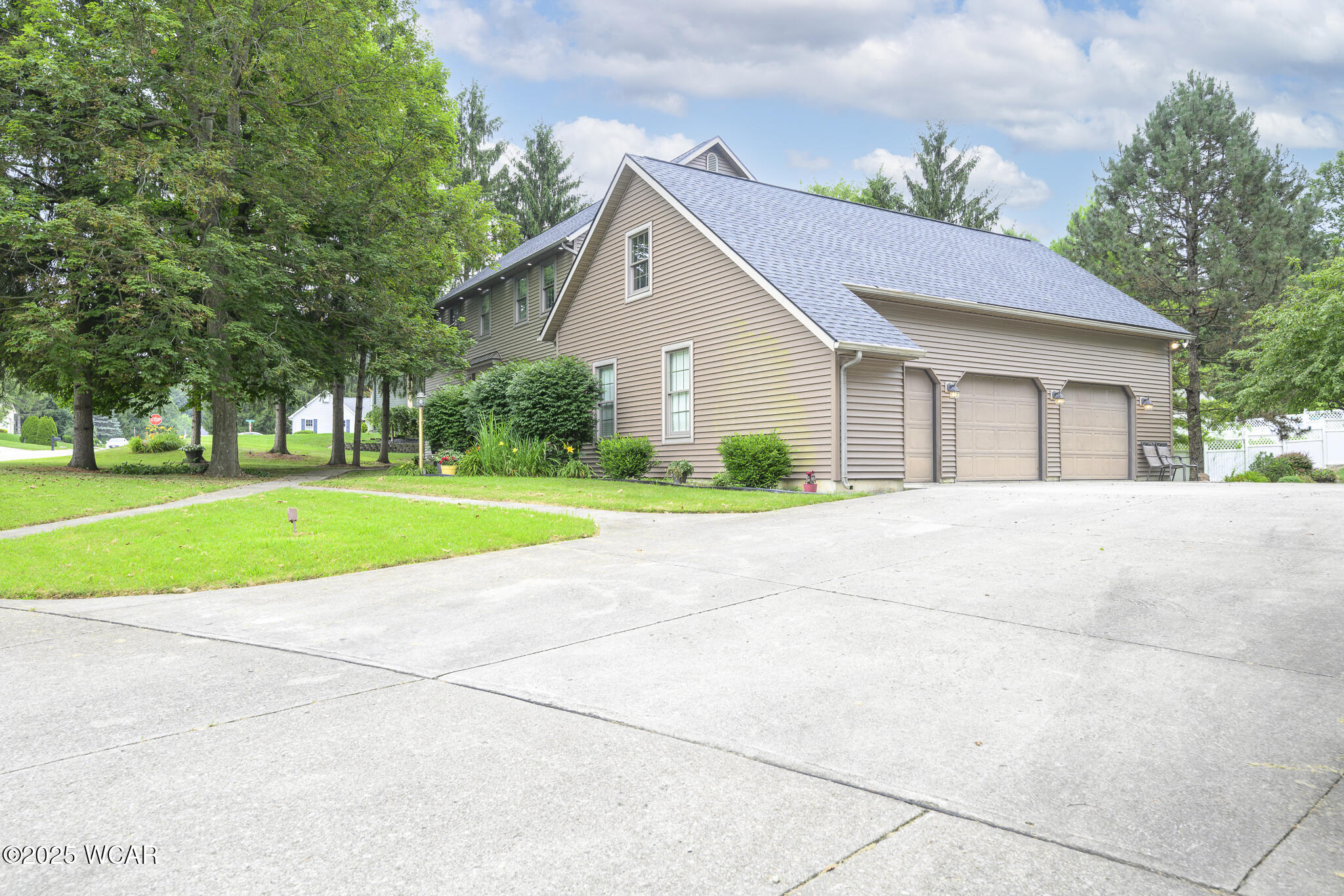1316 Woodglen Circle, Bellefontaine, Ohio