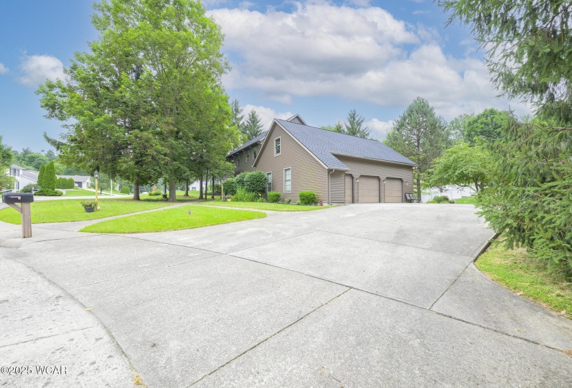 1316 Woodglen Circle, Bellefontaine, Ohio, 4 Bedrooms Bedrooms, ,3 BathroomsBathrooms,Residential,For Sale,Woodglen,307623
