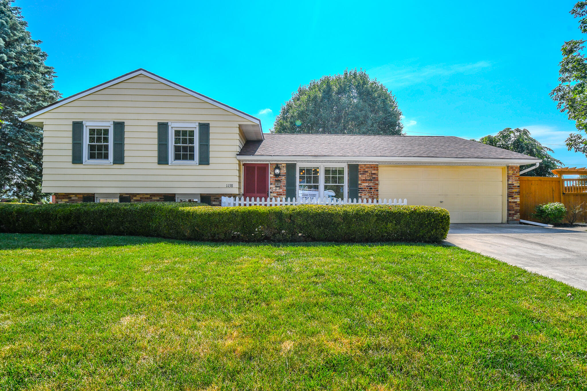 1138 Edgebrook Avenue, New Carlisle, Ohio 45344