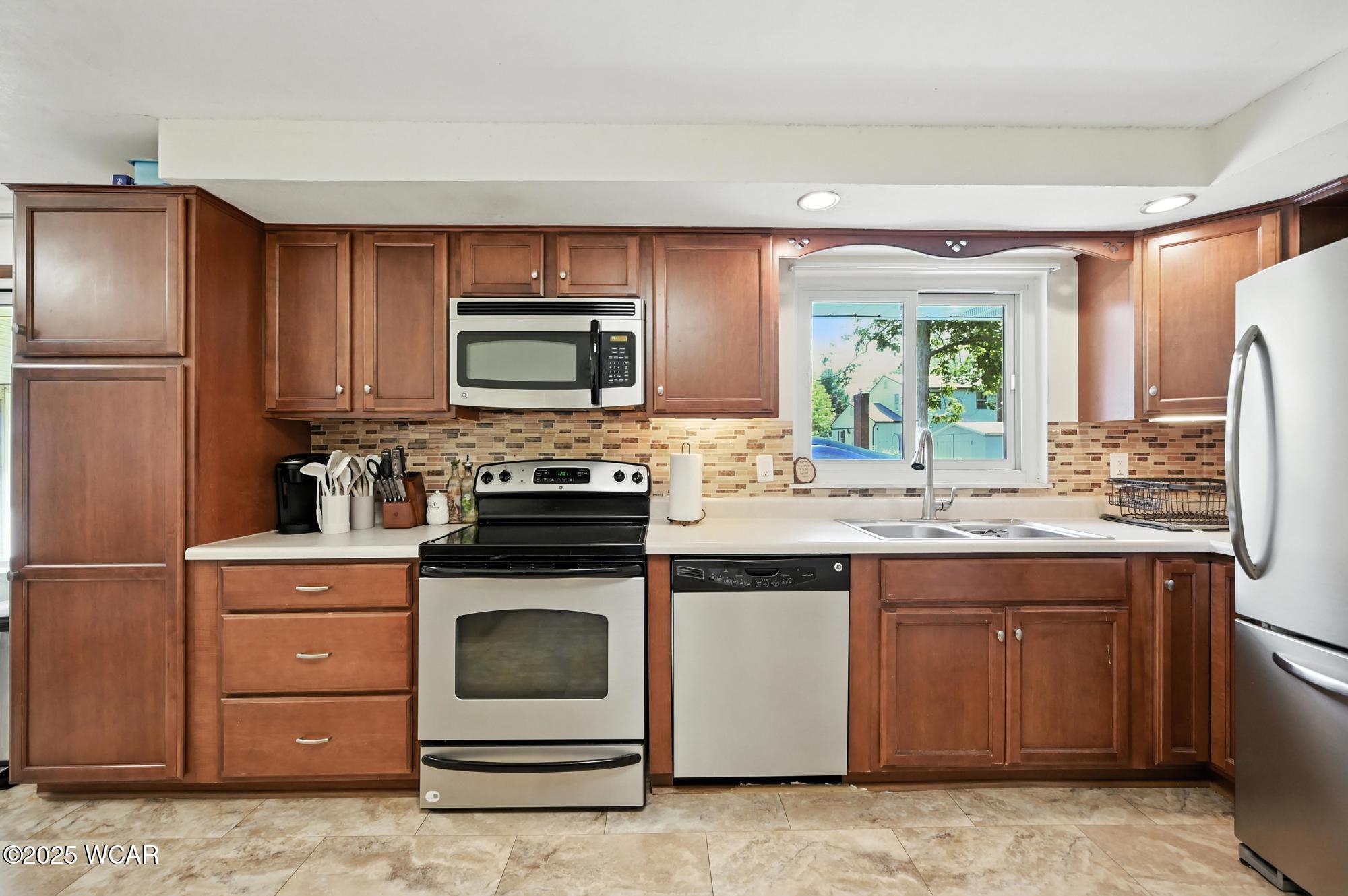 2238 Glenwood Avenue, Lima, Ohio