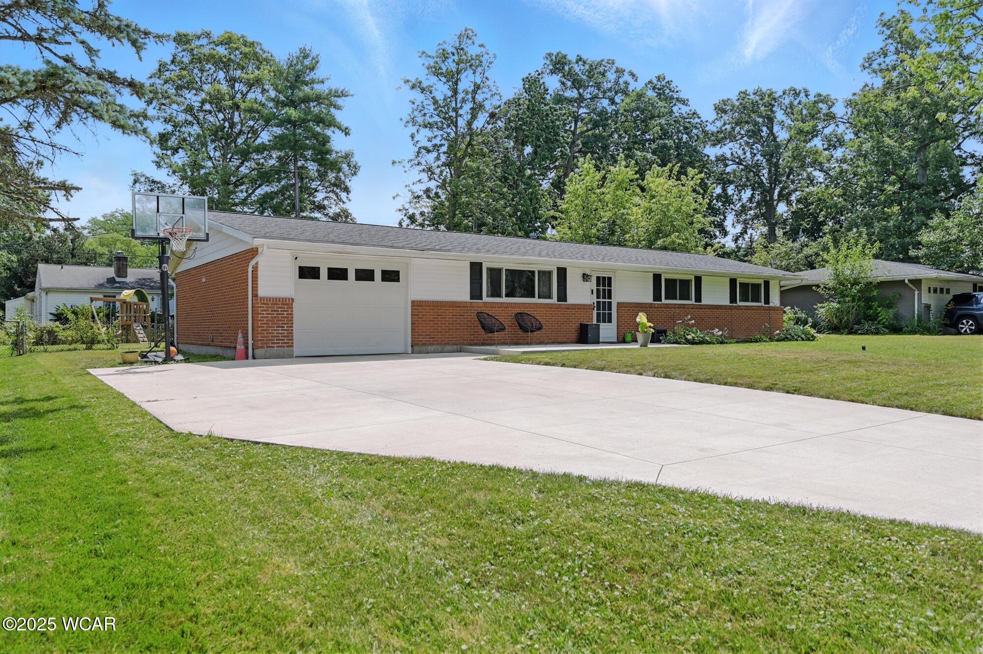 2238 Glenwood Avenue, Lima, Ohio