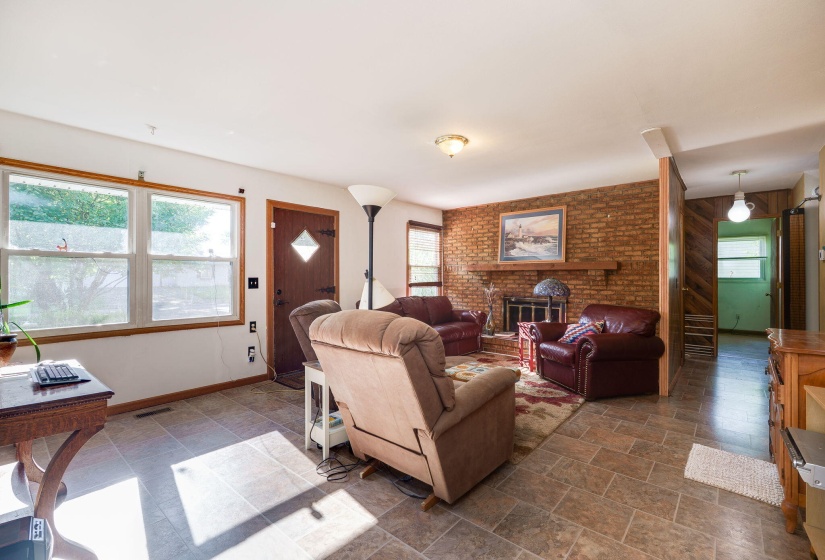 15-web-or-mls-413-weinland-st
