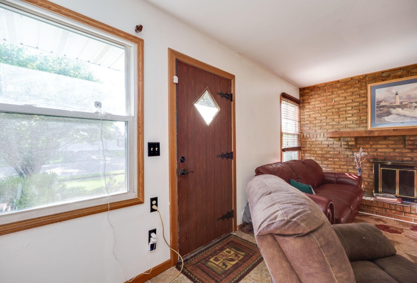 6-web-or-mls-413-weinland-st