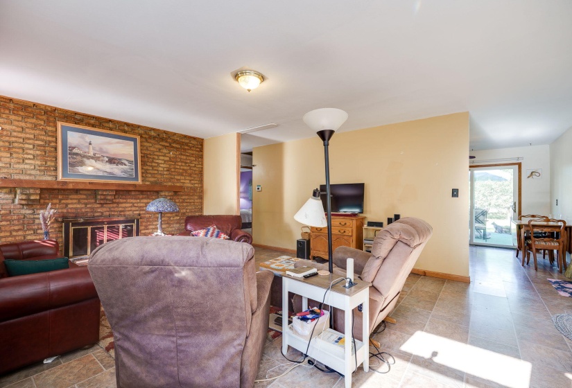 7-web-or-mls-413-weinland-st