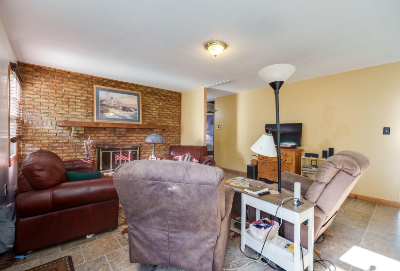 9-web-or-mls-413-weinland-st