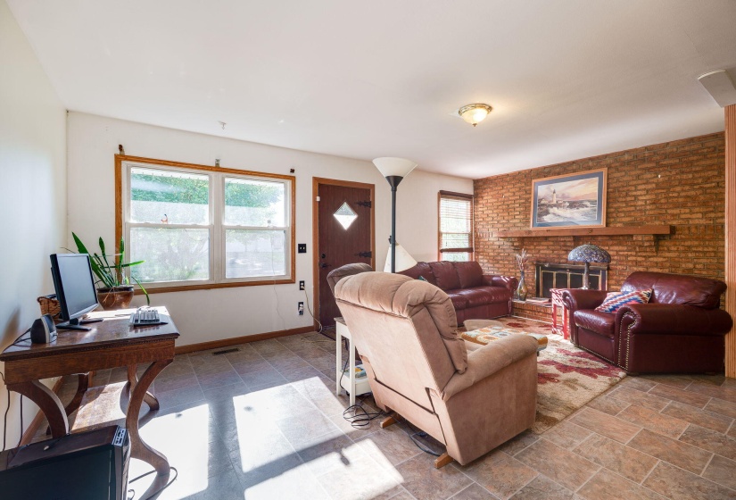10-web-or-mls-413-weinland-st