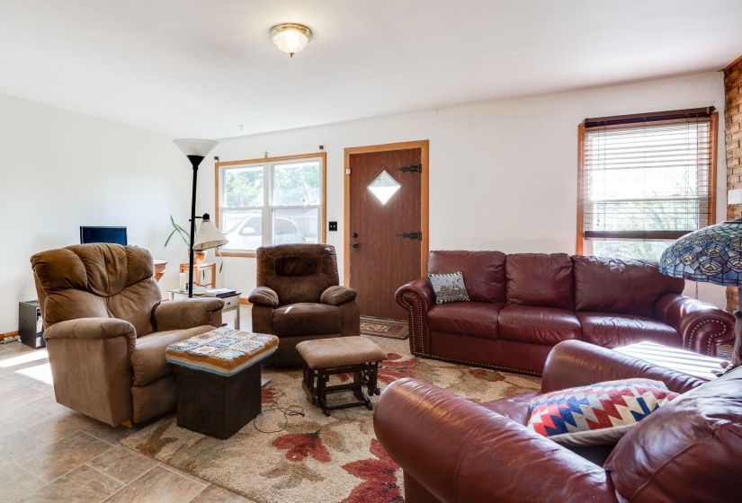12-web-or-mls-413-weinland-st