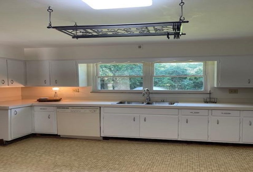 Kitchen w