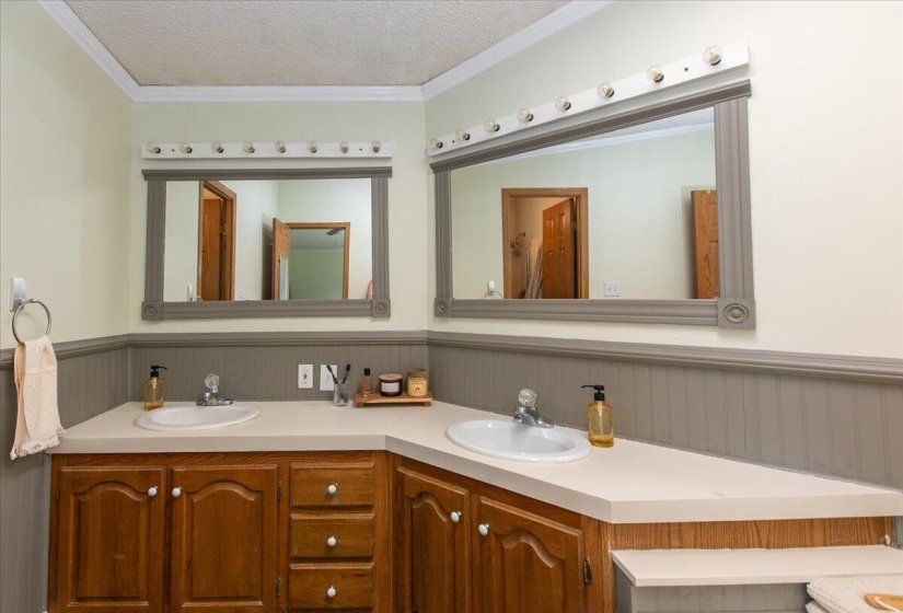 42-Primary Bathroom3