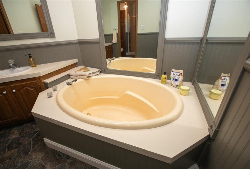 41-Primary Bathroom Tub
