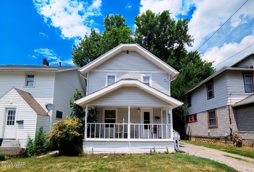 2-story 3-bedroom 1-bathroom colonial in Lima, Ohio.