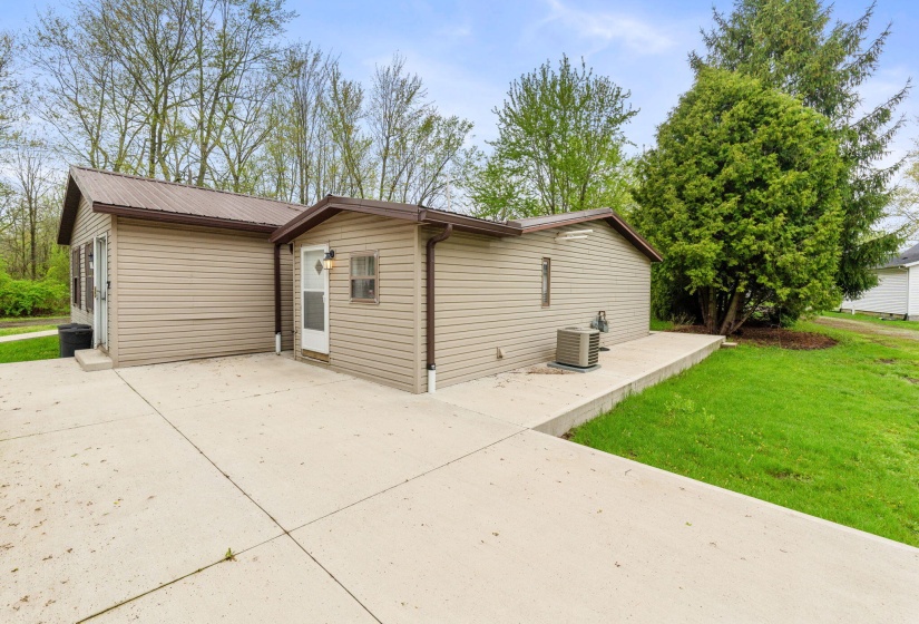 267 W State St (Exterior)-14