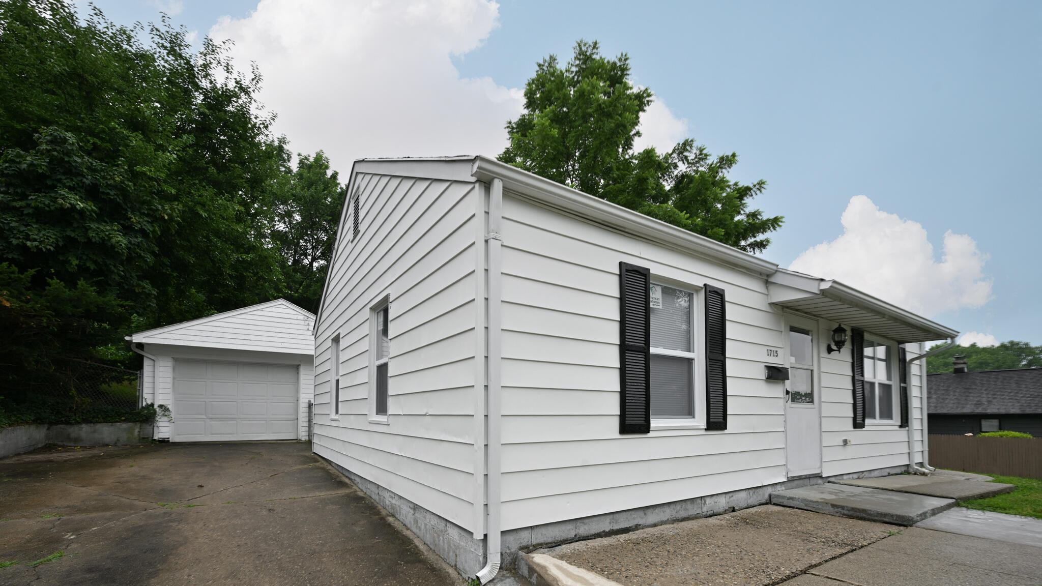 1715 Summit Street, Springfield, Ohio 45503