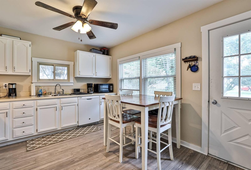 009-Eat-in-Kitchen