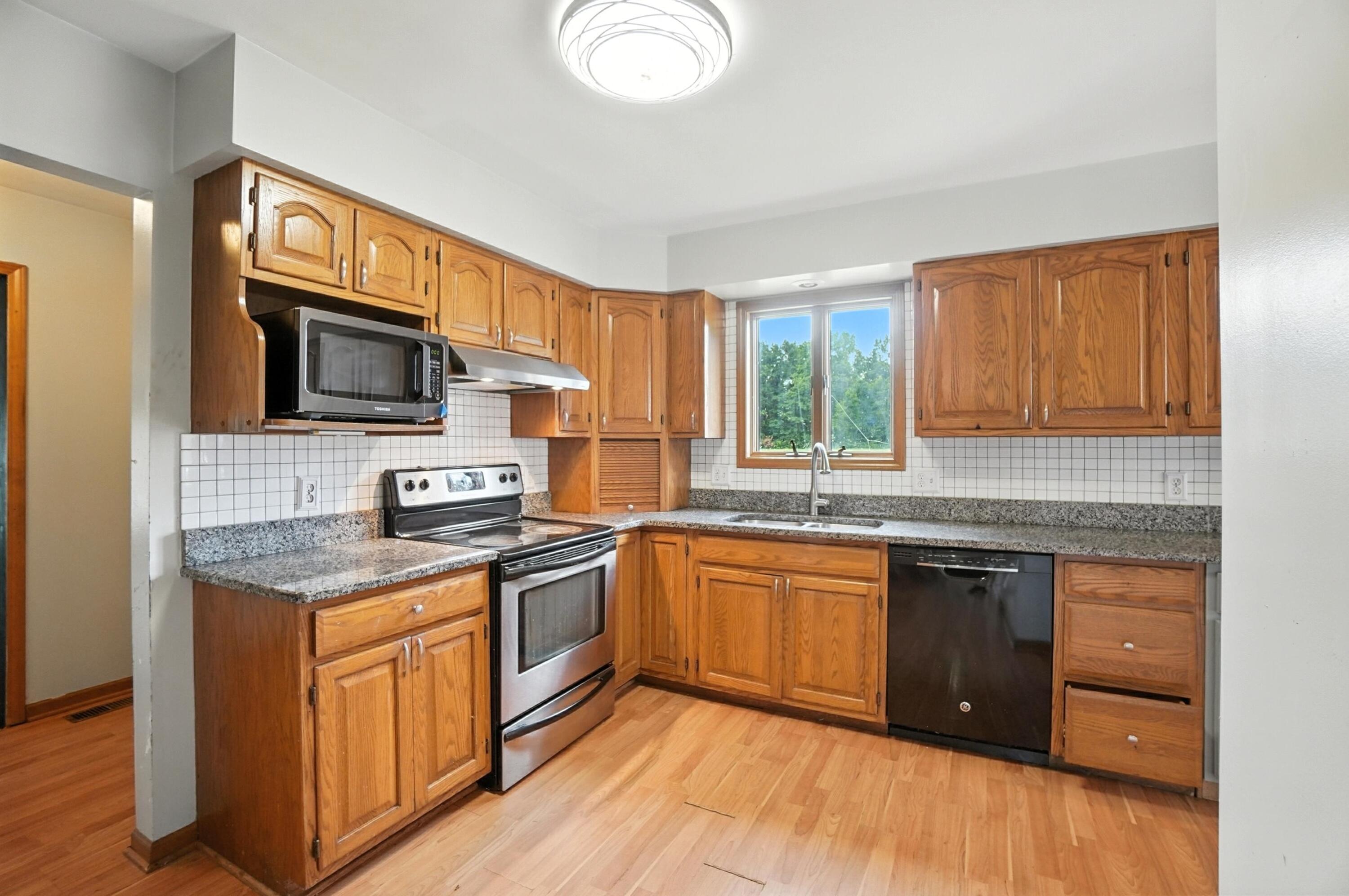 1035 possum Road, Springfield, Ohio 45502