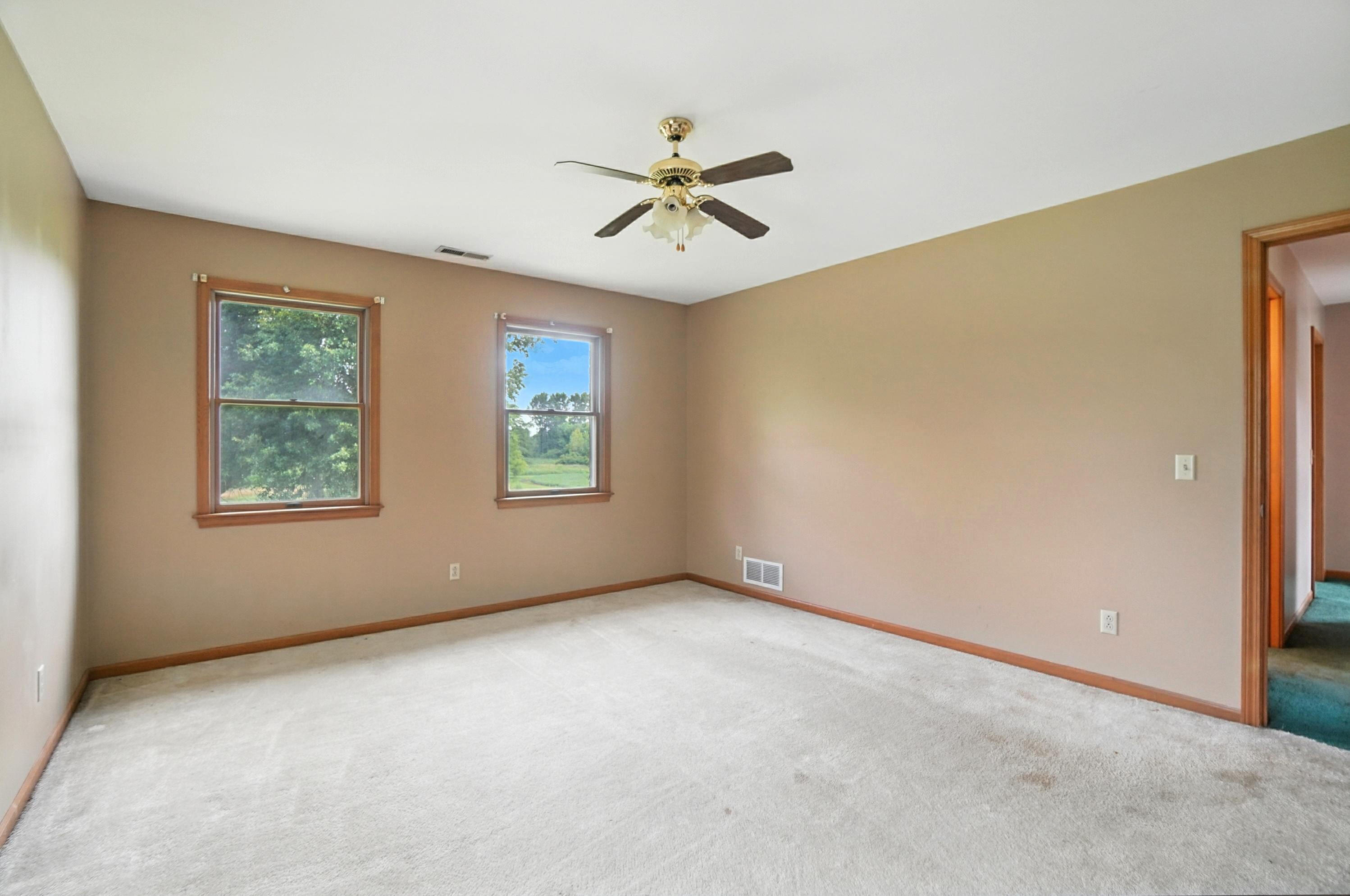 1035 possum Road, Springfield, Ohio 45502