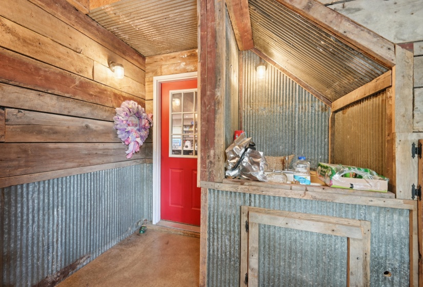 apartment/outbuilding