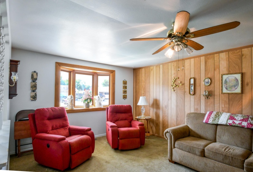 6851 Locustview-10