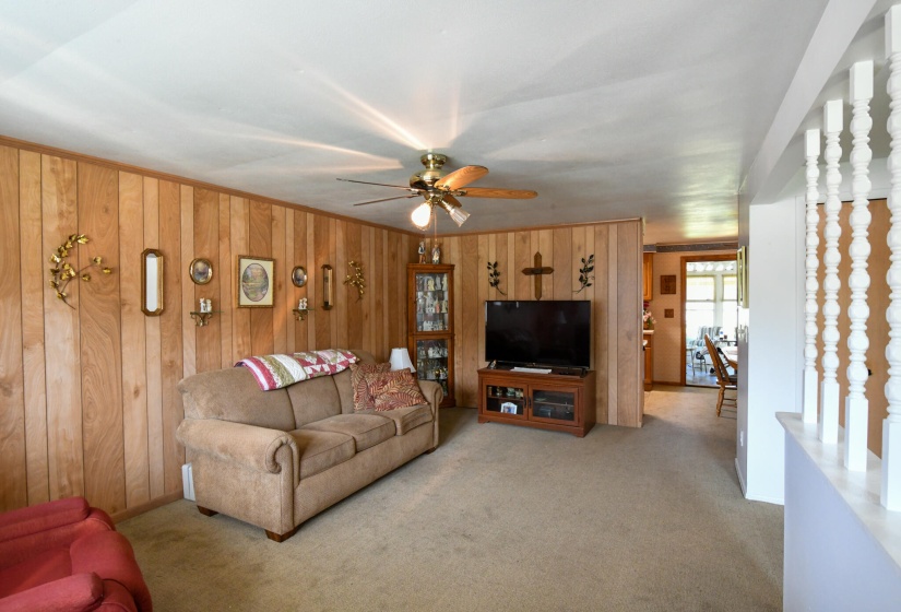 6851 Locustview-11