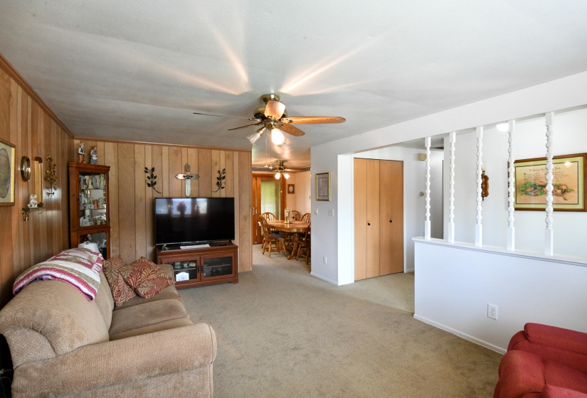 6851 Locustview-12
