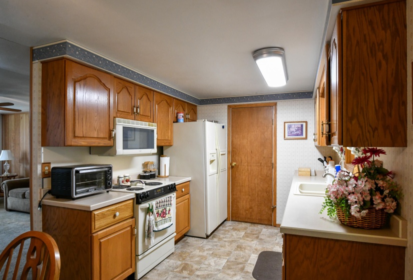 6851 Locustview-15