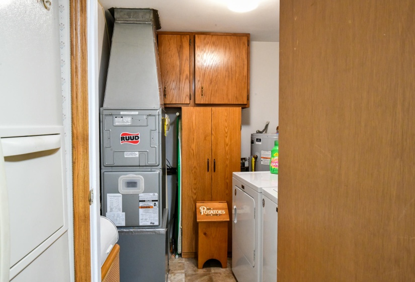 6851 Locustview-18