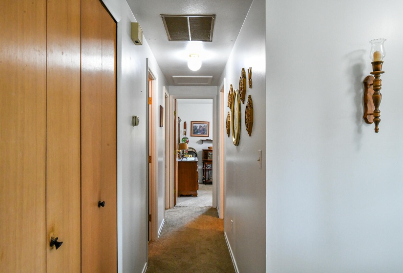 6851 Locustview-19