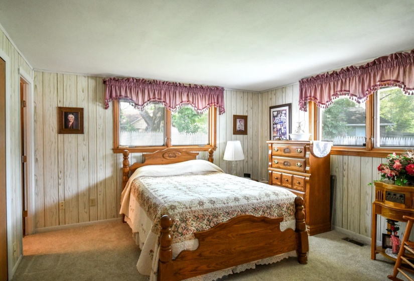 6851 Locustview-20