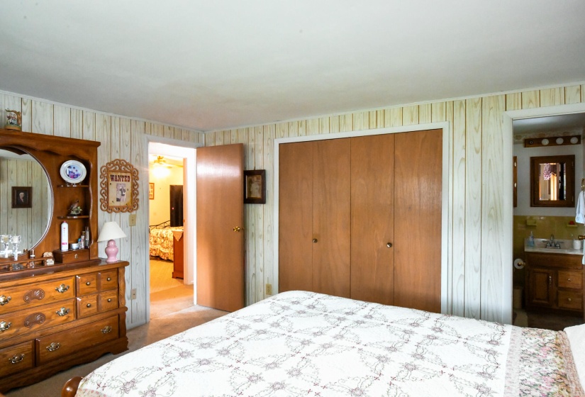6851 Locustview-22